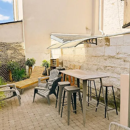 Holiday home Elegante Maison De Charme 5 Et Jardin Angers