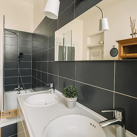 Holiday home Elegante Maison De Charme 5 Et Jardin *